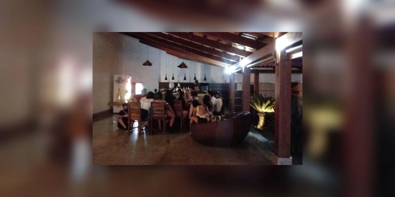 Policia interrompe festa clandestina em motel com 25 pessoas em Goiás