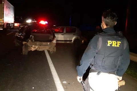 Condutores dirigindo embriagados causam acidente na BR-376