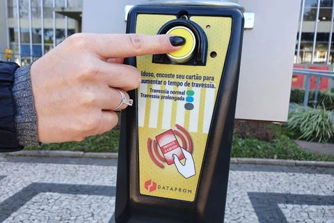 AMTT instala equipamentos de acessibilidade à PCDs e idosos em vias públicas