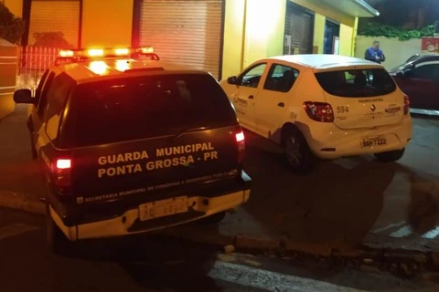 16 estabelecimentos abertos durante toque de recolher foram autuados no final de semana.