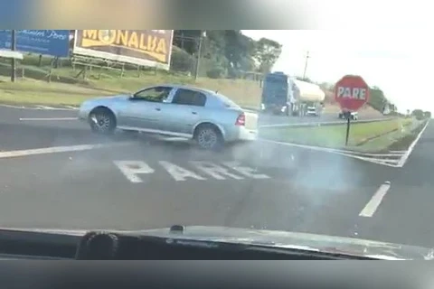 Mulher tenta fugir de abordagem policial na BR-277; Veja vídeo!