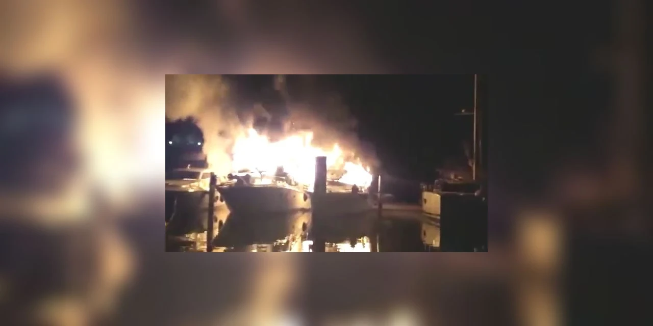 Lanchas pegam fogo na madrugada em Angra dos Reis (RJ); Veja vídeo!
