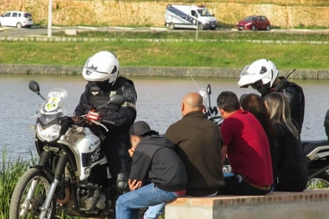 Prefeitura multa 10 pessoas flagradas sem máscara nesta segunda-feira
