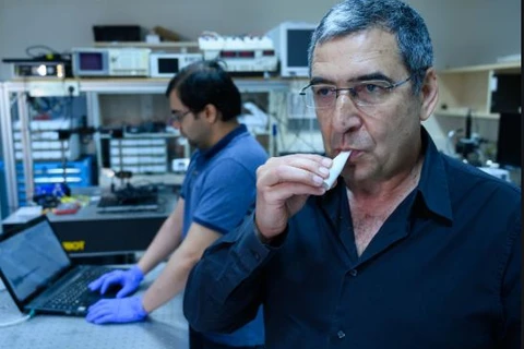 Pesquisador israelense cria bafômetro que identifica coronavírus em 30 segundos