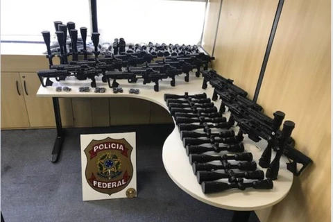 Operação da PF mira tráfico internacional de armas no Paraná e outros estados