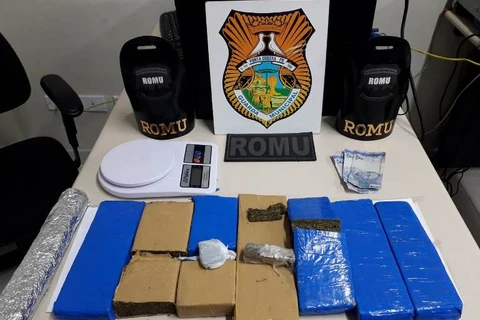 Homem com tornozeleira eletrônica é preso com quase 4 quilos de maconha em PG