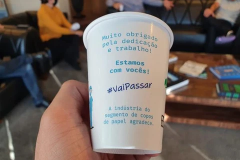 Prefeitura recebe mais de 200 mil copos sustentáveis com mensagens de apoio aos profissionais de saúde