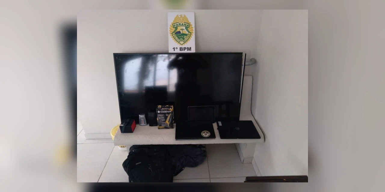 Ladrões são flagrados carregando produtos furtados em PG