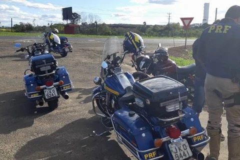 PRF realiza operação de fiscalização de motocicletas  para coibir rachas
