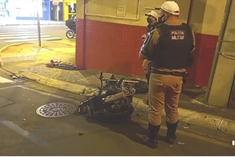 Duas mulheres dirigindo alcoolizadas causam acidente e são encaminhadas a delegacia