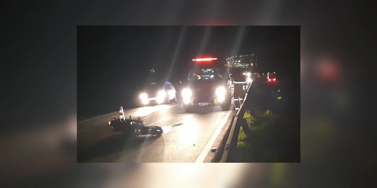 Motociclista morre após bater na traseira de caminhão em Ponta Grossa