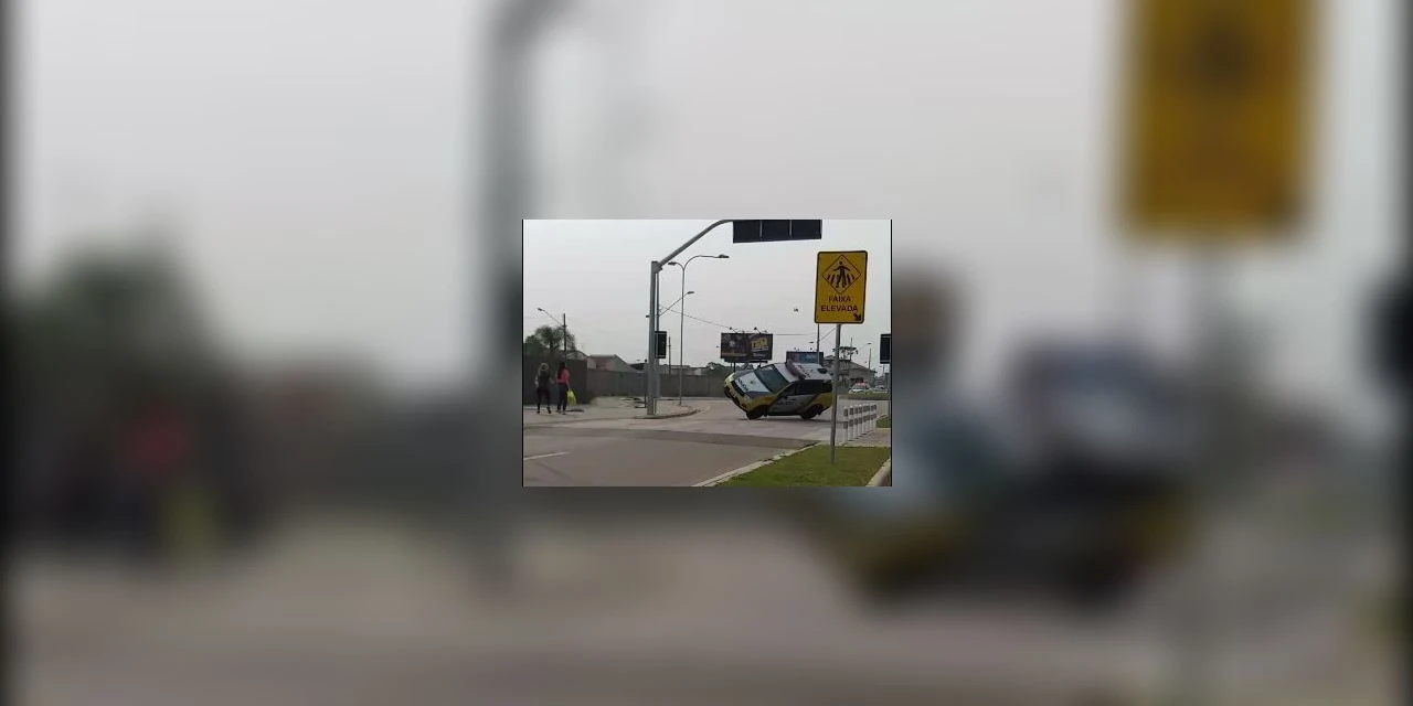 Viatura capota, após policial perder controle de direção em Curitiba; Veja vídeo!