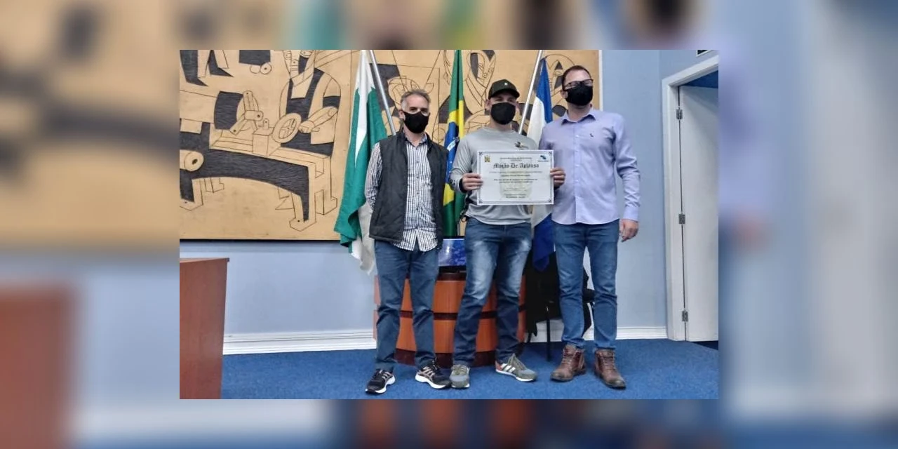 Repórter é homenageado na Câmara por salvar mulher de incêndio em PG