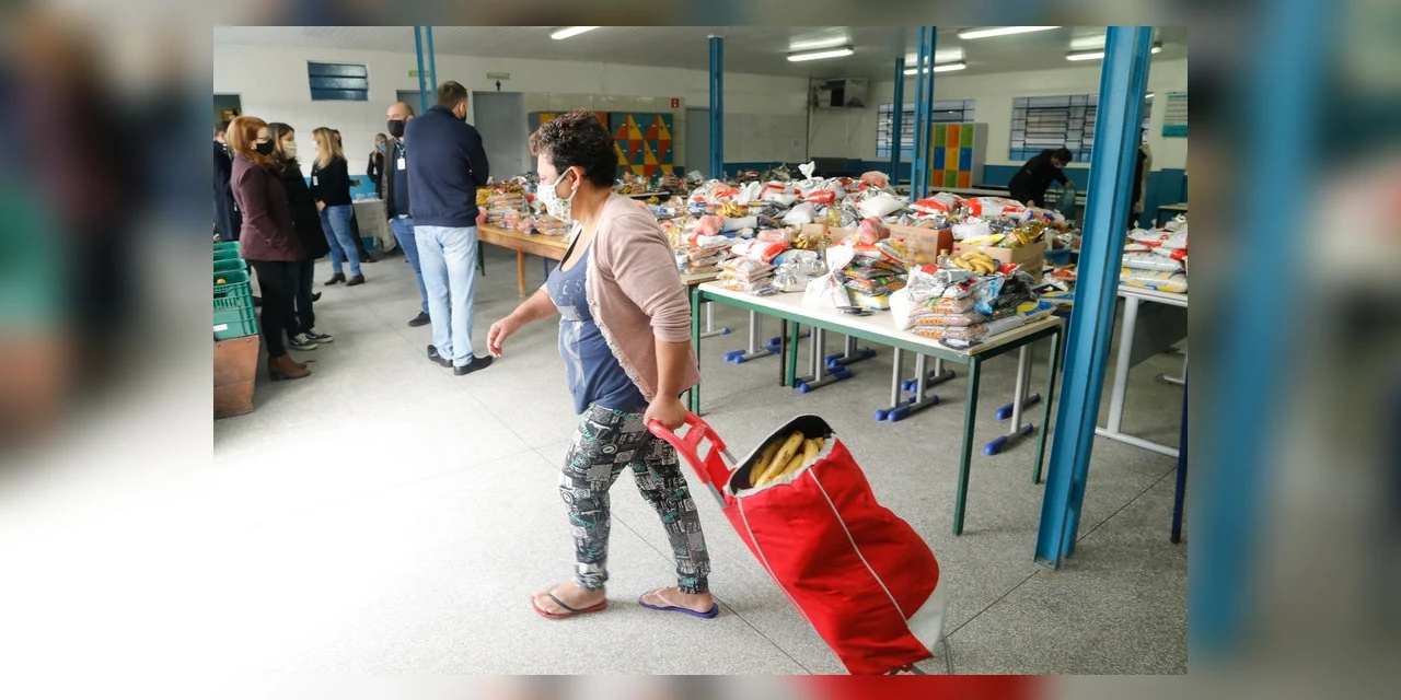 Governo entrega 30 mil toneladas de alimentos da merenda escolar