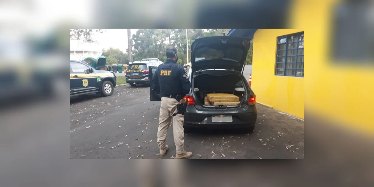 Após perseguição, PRF apreende traficante e 95 quilos de maconha em Ponta Grossa