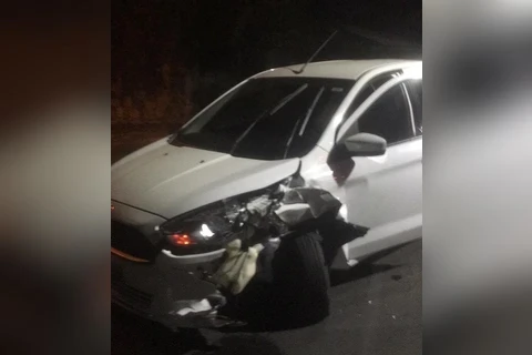 Homem é levado à delegacia depois de se envolver em acidente dirigindo alcoolizado na madrugada