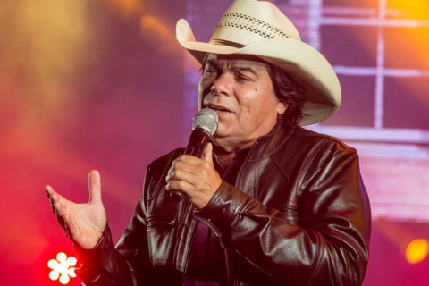 Cantor Parrerito do Trio Parada Dura morre por complicações da covid-19