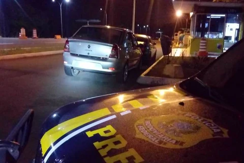 Mulher conduzia veículo com mais de 230 mil reais em débitos.