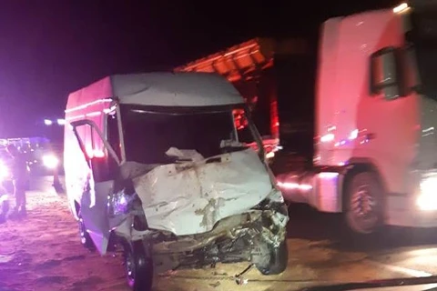 Motorista fica gravemente ferido após colisão traseira na BR-376