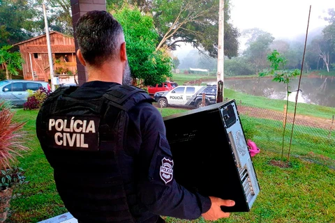 Polícia civil realiza operação de combate a pornografia infantil em PG e outras cidades do Paraná