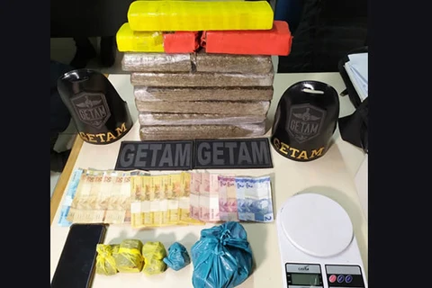 GM flagra garupa de motocicleta transportando quase 10 quilos de maconha na Ronda