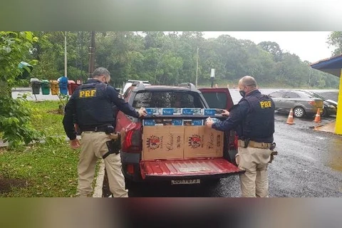 Perseguição policial termina com apreensão de cigarros do Paraguai e motorista preso