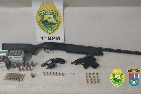 PM acaba com festa em chácara e apreende armas, munições e entorpecente em PG