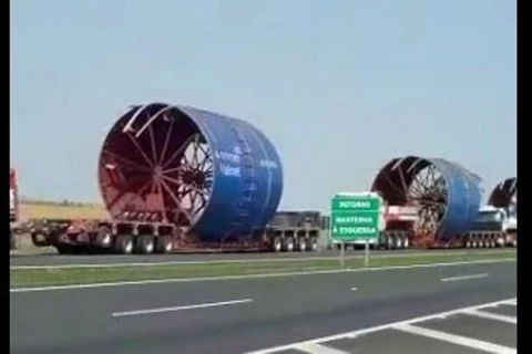 Transporte de peças gigantes causa lentidão na BR-376 em PG; veja vídeo!