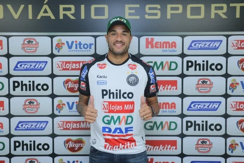 Atacante Roger anuncia desligamento do Operário Ferroviário