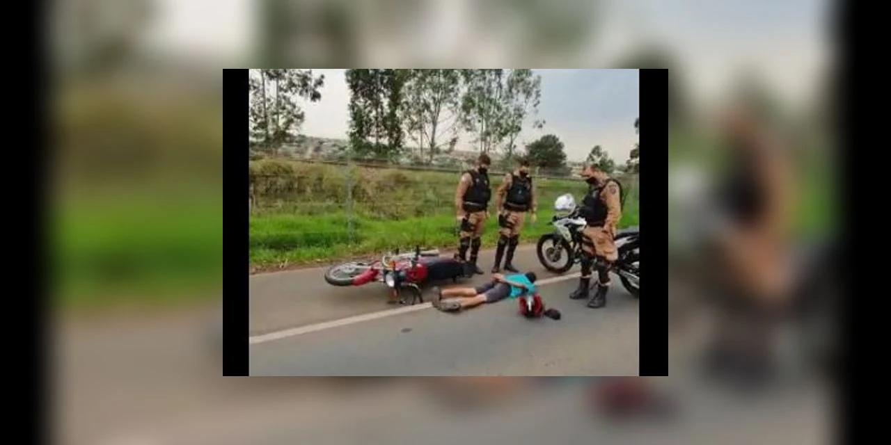 Rapaz é detido pela PM com motocicleta roubada após perseguição; veja vídeo!