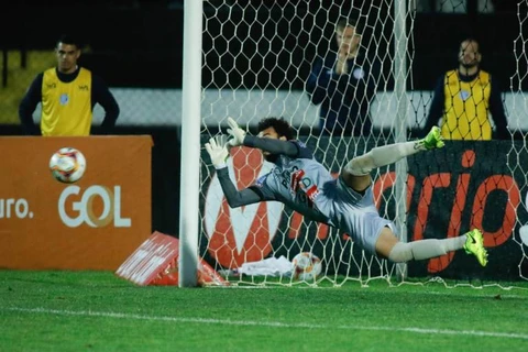 Thiago Braga defende pênalti e salva Operário de levar virada em casa contra o Confiança