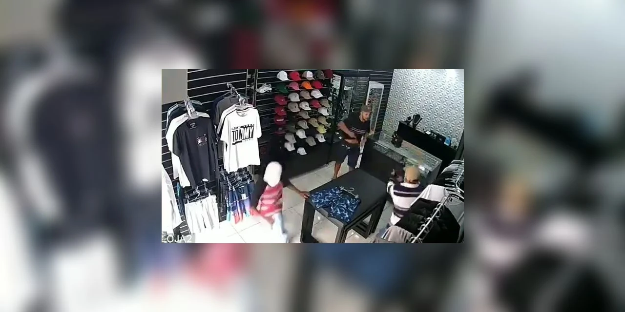 Assista! Três suspeitos são mortos por dono de loja durante assalto em SP
