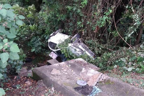 PRF atende acidente tipo saída de pista, colisão contra objeto fixo e Tombamento, na BR-376 em Tibagi