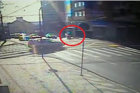 Câmera de segurança flagra perseguição policial que terminou em acidente em PG; Veja vídeo!