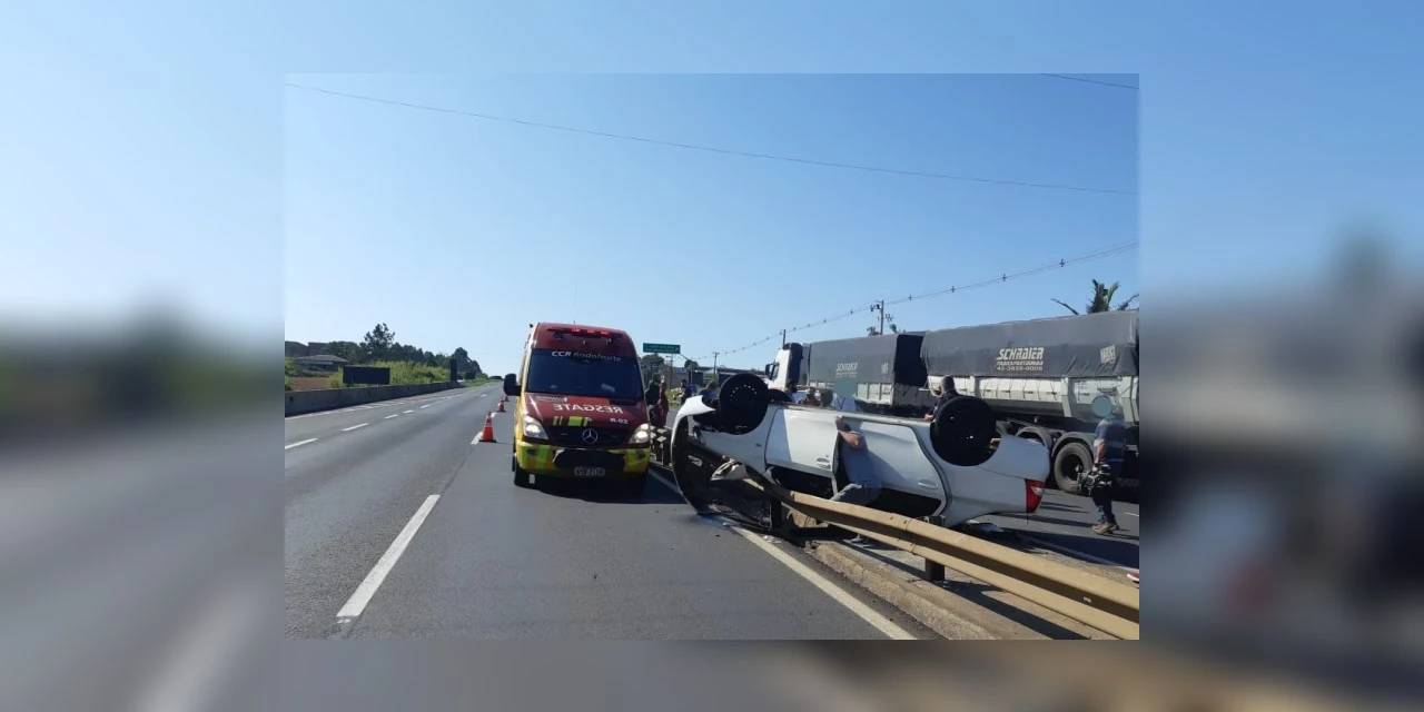 Mulher fica em estado grave após capotamento na BR-376 em PG