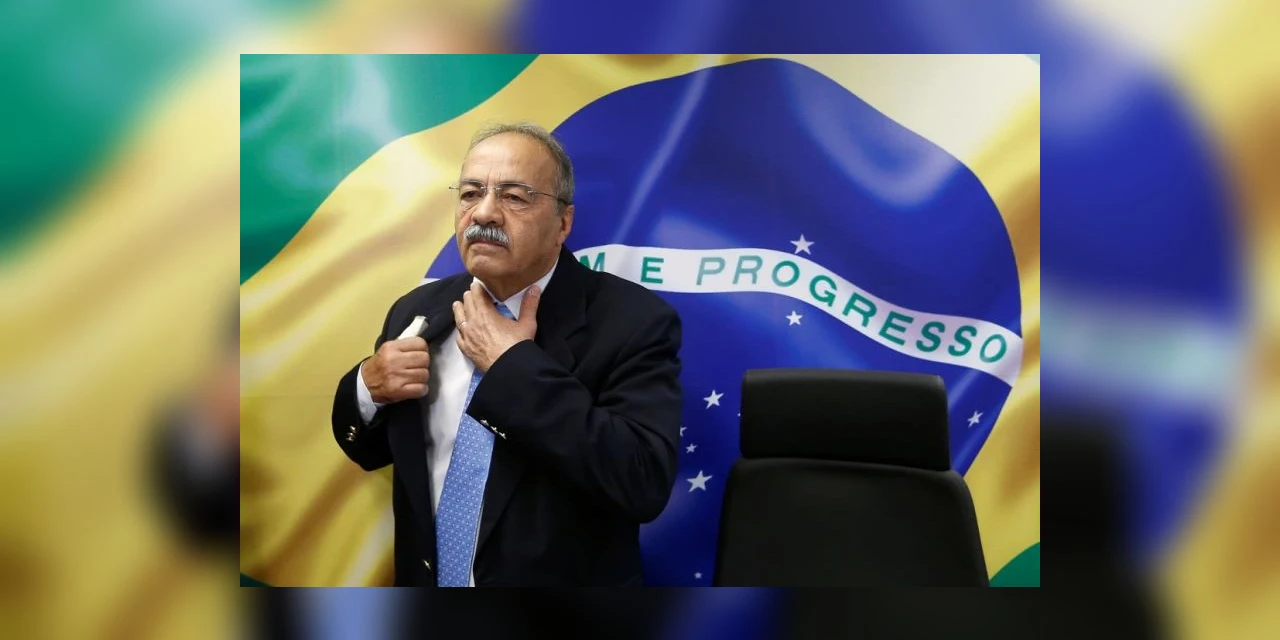 Senador diz que escondeu dinheiro na cueca para proteger pagamento de funcionários