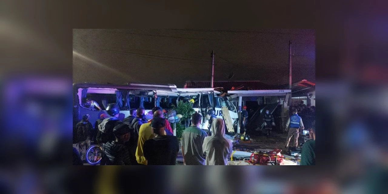 Acidente entre trem e ônibus deixa um morto e outras cinco pessoas feridas em Curitiba
