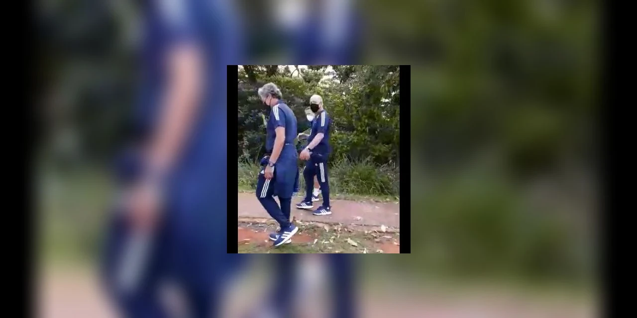 "Ai Felipão, 7 a 1 para o Operário"; diz torcedor ao flagrar Felipão pelas ruas de PG