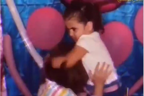 Após briga de irmãs viralizar na web madrinha diz; "coisas de irmãos"