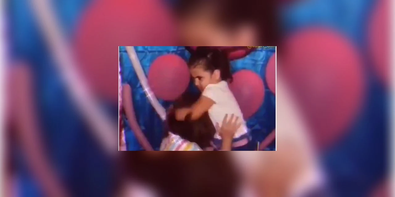 Após briga de irmãs viralizar na web madrinha diz; "coisas de irmãos"