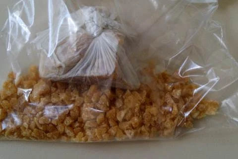 Crack que estava sendo fracionado para venda é aprendido em Pirai do Sul