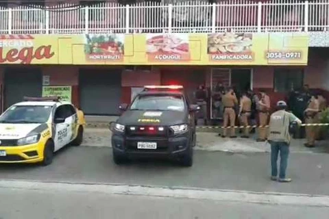 Três homens são mortos dentro de supermercado em São José dos Pinhais