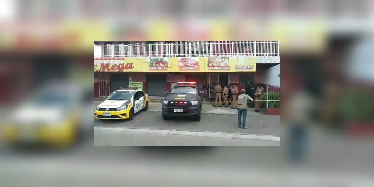 Três homens são mortos dentro de supermercado em São José dos Pinhais