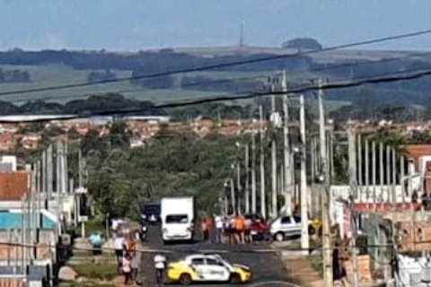 Homem faz esposa e filhos reféns em Oficinas