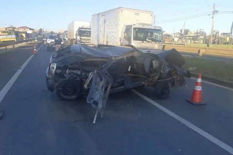 PRF atende colisão lateral seguido de capotamento de automóvel em PG.