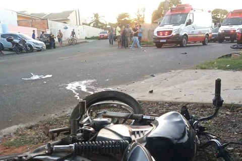 Duas motos se chocam e acidente deixa um morto e feridos, em PG