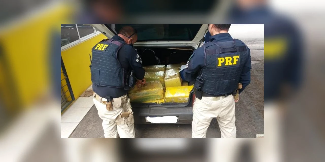 Dupla com veículo roubado transportava mais de 330 quilos de maconha em PG