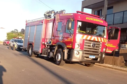 Pessoa morre carbonizada em incêndio de residência