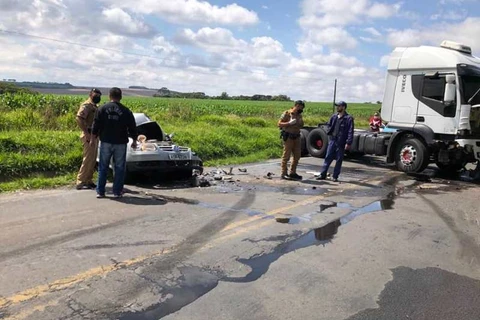 Colisão frontal entre caminhão e automóvel faz uma vitima fatal próximo ao trevo de Guaragi