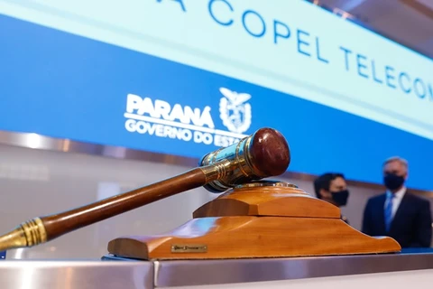 Leilão da Copel Telecom arrecada R$ 2,39 bilhões para o Estado